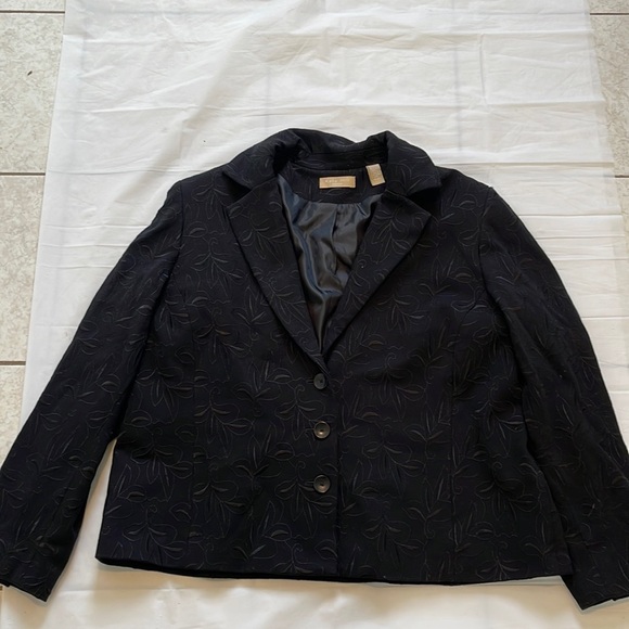 Jackets & Blazers - Kate Hill women’s black 3 button blazer with embroiled flower design size 2X